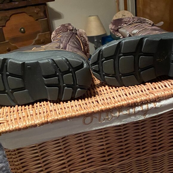 Dream Pairs, Thinsulate, brown winter boots w/fur/fleece insides, size 8 - Picture 3 of 10